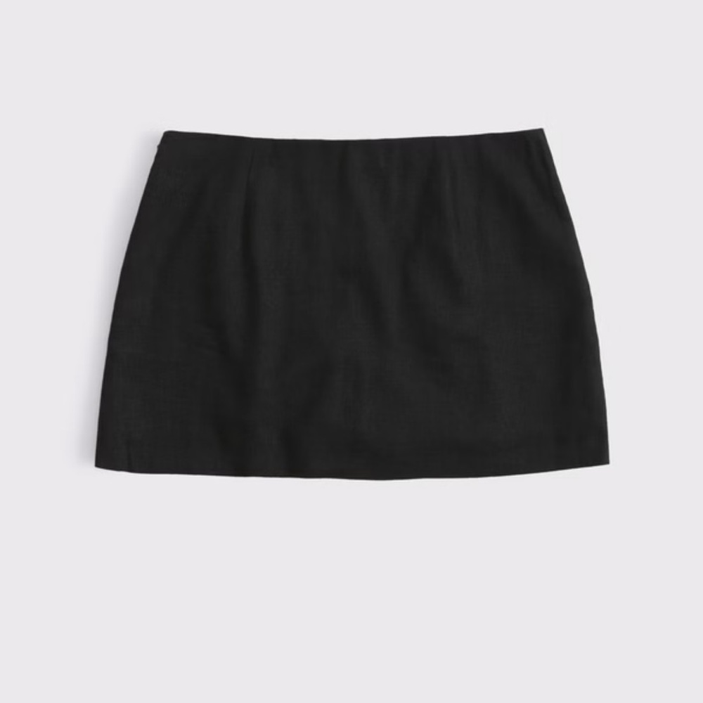 The A&F Scarlett Mid Rise Mini Skort